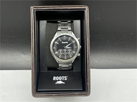 MENS ROOTS WATCH W/ CASE - NEEDS BATTERY