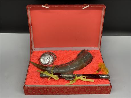 CHINESE DAGGER & HORN BOXED SET