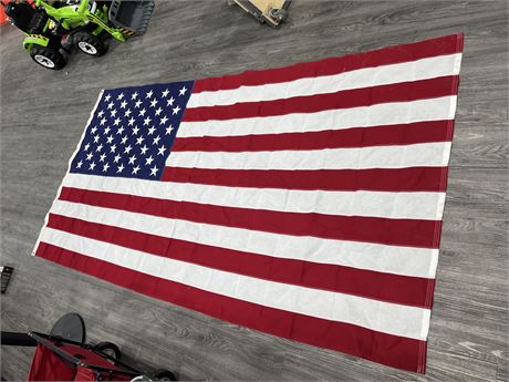 LARGE QUALITY USA FLAG (114”x59”)