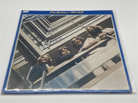 THE BEATLES - 1967-1970 2LP - VG (slightly scratched)