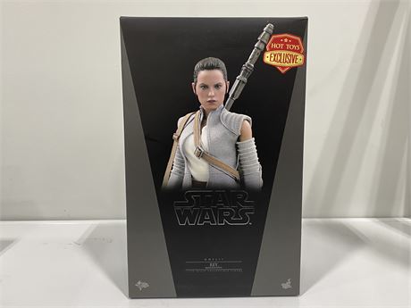 STAR WARS HOT TOYS 1:6 SCALE REY (Resistance outfit) FIGURE