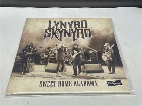 LYNARD SKYNYRD - SWEET HOME ALABAMA - MINT (M)