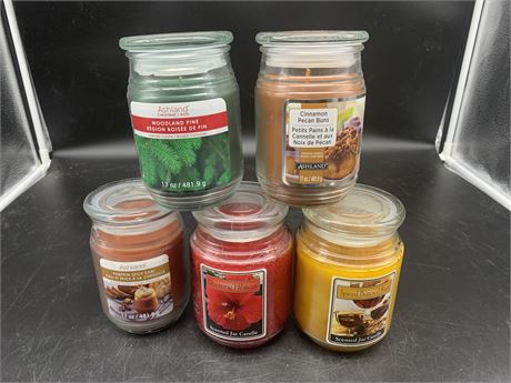 5 SCENTED CANDLES (with basket)