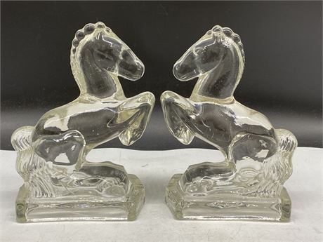 VINTAGE 1940’S LE SMITH CLEAR GLASS REARING HORSE BOOKENDS (8” TALL)
