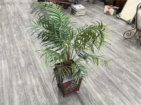 ARTIFICIAL PLANT DECORATION (41” tall)
