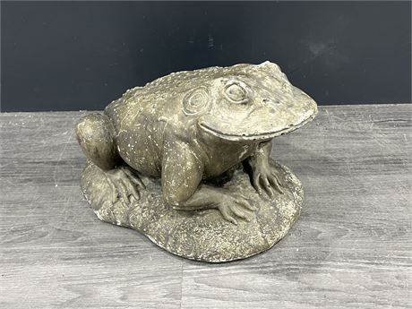 LARGE HEAVY CEMENT GARDEN TOAD - 14”