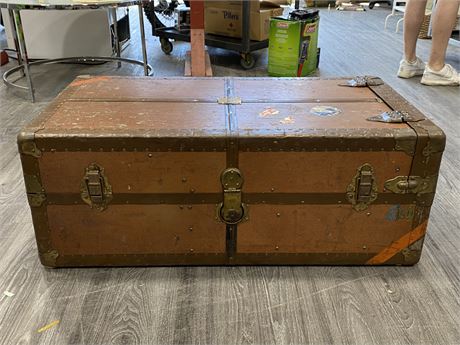 VINTAGE MADE IN ENGLAND TRAVELLING TRUNK - NO KEY (40”X15”)