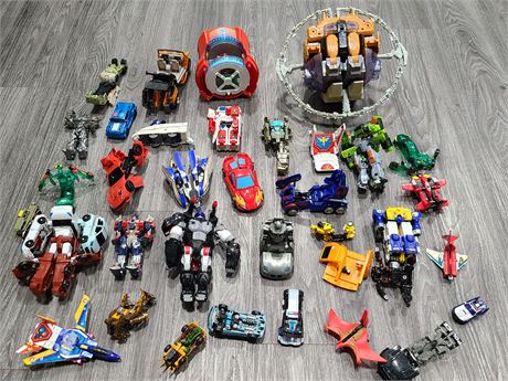 LOT OF TRANSFORMING TOYS