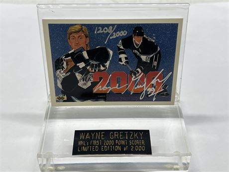 SIGNED WAYNE GRETZKY NHL’S FIRST 2000 POINT SCORER CARD #1208/2000