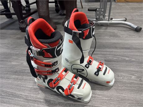 BRAND NEW ROSSIGNOL HERO WOLRD CUP SKI BOOTS - SIZE 9.5
