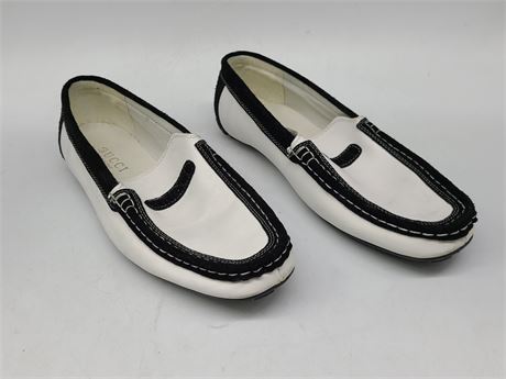 GUCCI SIZE 10-1/2 -11 FLASHY WHITE WITH BLACK MENS SHOED