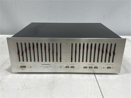 PIONEER SG-9800 GRAPHIC EQUALIZER - POWERS ON / UNTESTED