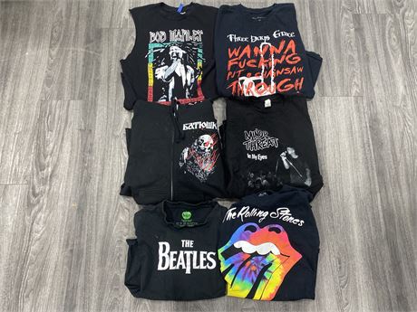LOT OF ASSORTED BAND/GRAPHIC CLOTHINGVARIOUS SIZES
