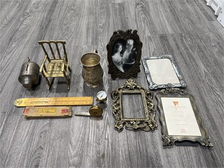 LOT OF VINTAGE BRASS ITEMS / SMALL METAL PICTURE FRAMES