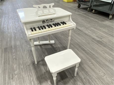 BABY GRAND PIANO (19.5”X18.5”)