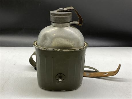 VINTAGE MILITARY WATER-BOTTLE / CANISTER