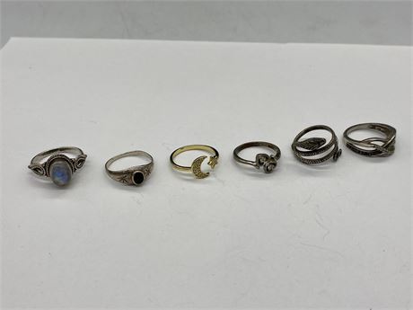 SIX STERLING SILVER ESTATE RINGS - SIZES 6.5, 6.5, 6.5, 5, 4 & 6