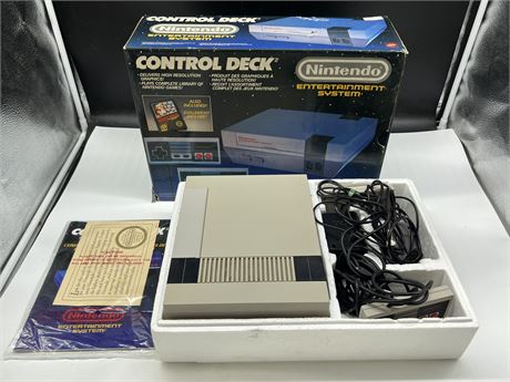 NINTENDO ENTERTAINMENT SYSTEM COMPLETE IN BOX - SUPER MARIO BROS NOT INCLUDED