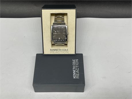 MENS KENNETH COLE WATCH - NEEDS BATTERY