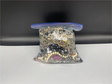 LARGE BAG OF MISC JEWELRY & WATCHES