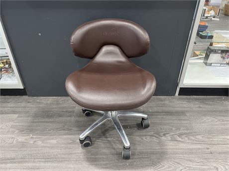 CONTINUUM ROLLING PEDICURE CHAIR