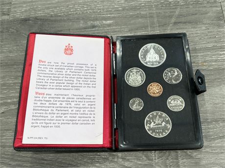 ROYAL CANADIAN MINT 1976 DOUBLE DOLLAR COIN SET (HAS SILVER CONTENT)