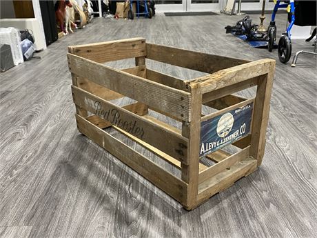 VINTAGE RED ROOSTER WOOD CRATE (24.5”x13.5”x14”)