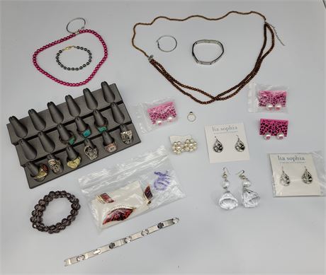 LOT OF EARRINGS, JEWELRIES & OTHERS