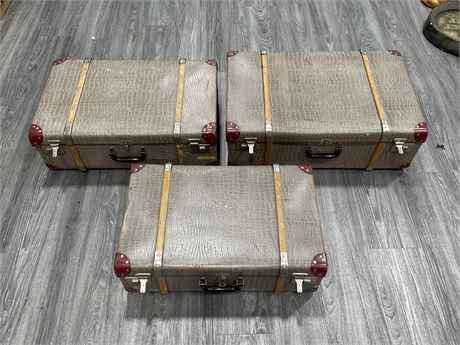 SET OF 3 IMITATION ALLIGATOR IN WOOD BANDING SUITCASES - LARGEST IS 28”x9”x18”