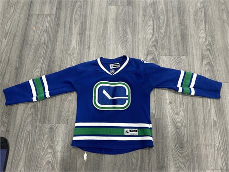 WOMENS SIZE CANUCKS JERSEY - APPEARS TO BE S/M