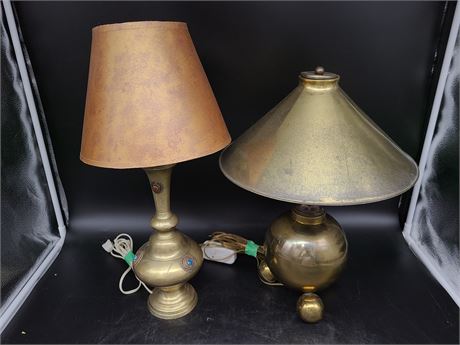 2 VINTAGE BRASS LAMPS (Working)