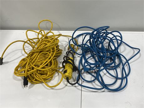 2 EXTENSION CORDS & WORK LIGHT