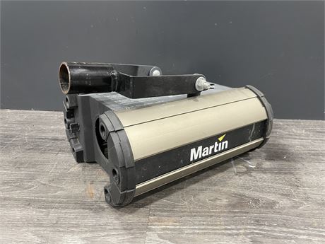 MARTIN DC2 US PROJECTOR - NEEDS POWER CORDS - UNTESTED