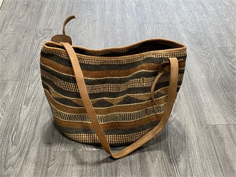 AUTHENTIC LARGE BAUBUB HAND WOVEN & LEATHER TOTE (20”X16”)