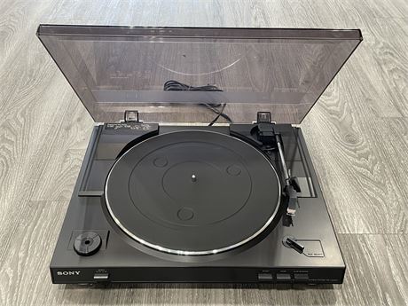 NEW OUT OF BOX SONY TURNTABLE PS-LX250H