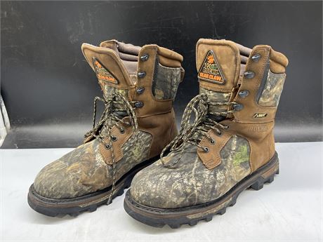 Urban Auctions - SIZE 12 ROCKY BEAR CLAW GORE-TEX CAMO HUNTING BOOTS