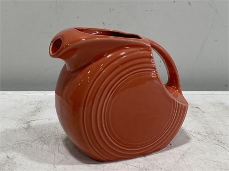 VINTAGE FIESTA WARE CORAL DISK PATTERN WATER PITCHER (7.5” TALL)
