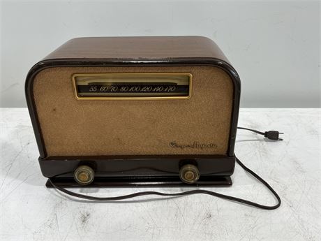 1940s ROGERS MAJESTIC WOOD RADIO - WORKS