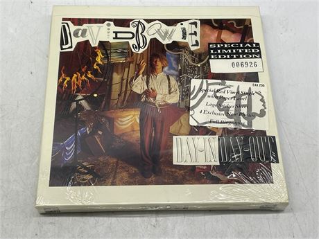 SEALED DAVID BOWIE - DAY-IN DAY-OUT LIMITED EDITION 7” VINYL BOX SET
