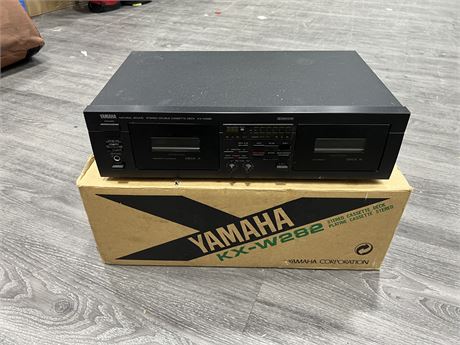 YAMAHA KX-W282 CASSETTE DECK W/BOX