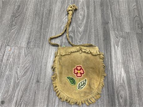 VINTAGE CREE LEATHER BEADWORK INDIGENOUS POUCH