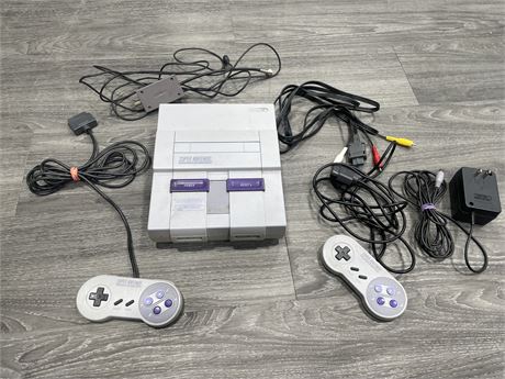 SNES CONSOLE COMPLETE W/ CORDS & CONTROLLERS