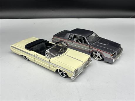 (2) DIECAST 1:24 SCALE CARS