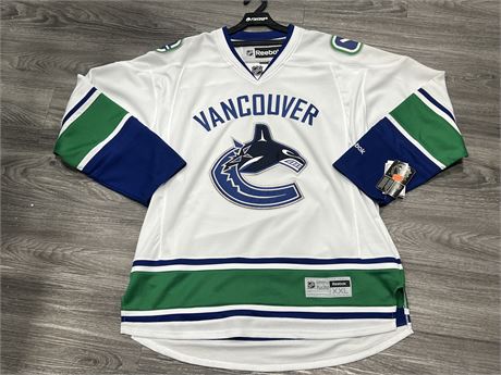 NEW W/TAGS VANCOUVER CANUCKS JERSEY SIZE XXL