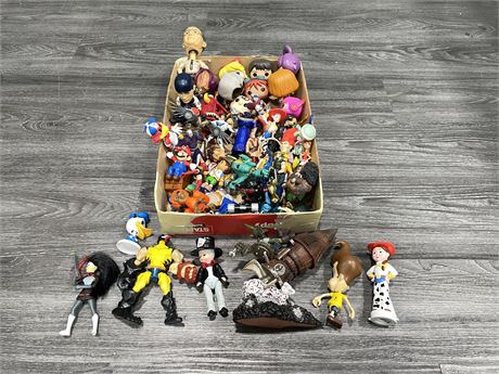 TRAY OF COLLECTABLE FIGURES