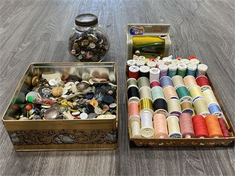 2 VINTAGE CONTAINERS OF BUTTONS & 55S POOLS OF THREAD