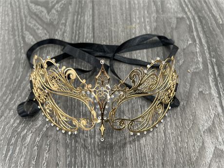 VENETIAN GOLD TONE METAL GINEVRA MASK - HAND CRAFTED IN ITALY - 6” WIDE