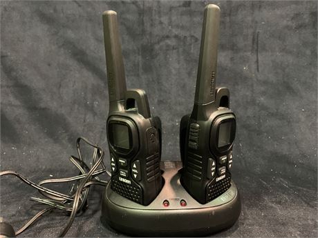 UNIDEN WALKIE TALKIES WITH CHARGING BASE