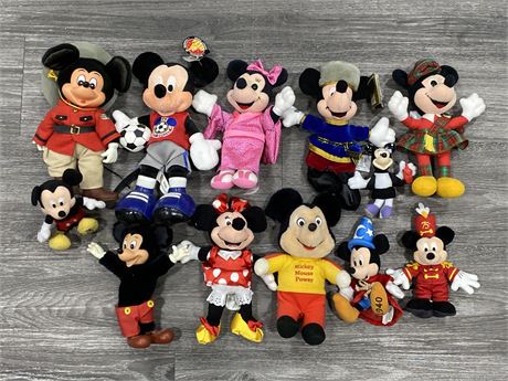 LOT OF DISNEY MICKEY MOUSE PLUSH TOYS (LARGEST ARE 10”)