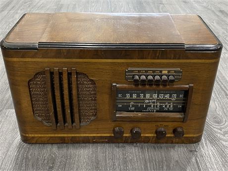 1950’S MARCONI WOOD CABINET AM TUBE RADIO (19”X11”)